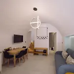 Arch Home, Luxury With Private Parking
