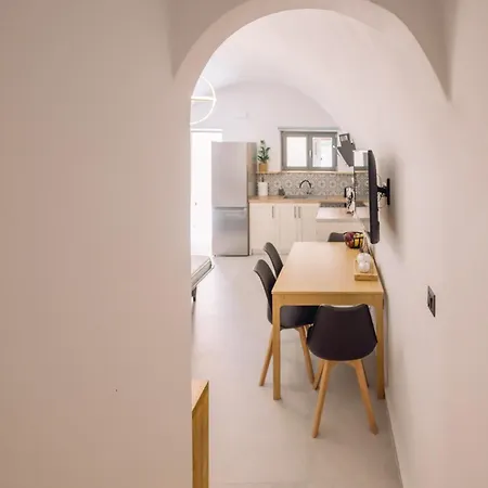 Arch Home, Luxury With Private Parking