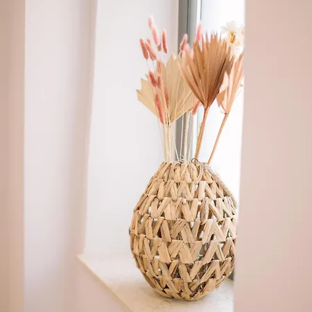 Arch Home, Luxury With Private Parking *