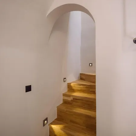 Arch Home, Luxury With Private Parking * Hriszí Aktí Haniá