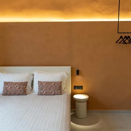 Arch Home, Luxury With Private Parking *