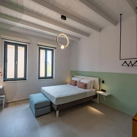 Arch Home, Luxury With Private Parking