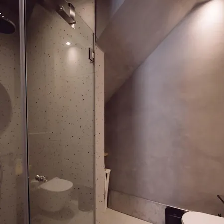 Arch Home, Luxury With Private Parking Σπίτι διακοπών *