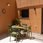 Arch Home, Luxury With Private Parking بيت للعطل خانيا