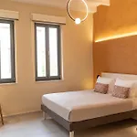 Arch Home, Luxury With Private Parking * خانيا