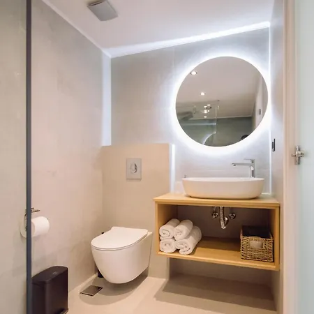 Arch Home, Luxury With Private Parking Σπίτι διακοπών *
