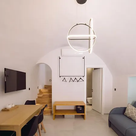 Arch Home, Luxury With Private Parking 干尼亞