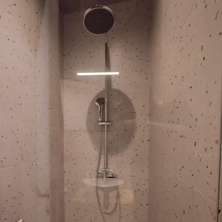 Arch Home, Luxury With Private Parking * 干尼亞