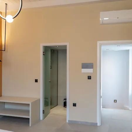 Arch Home, Luxury With Private Parking 干尼亞