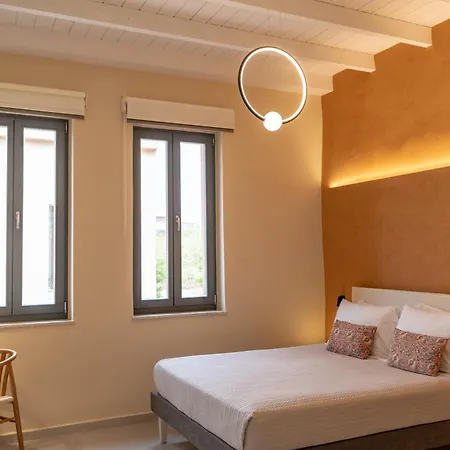 Arch Home, Luxury With Private Parking