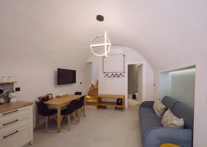 Arch Home, Luxury With Private Parking