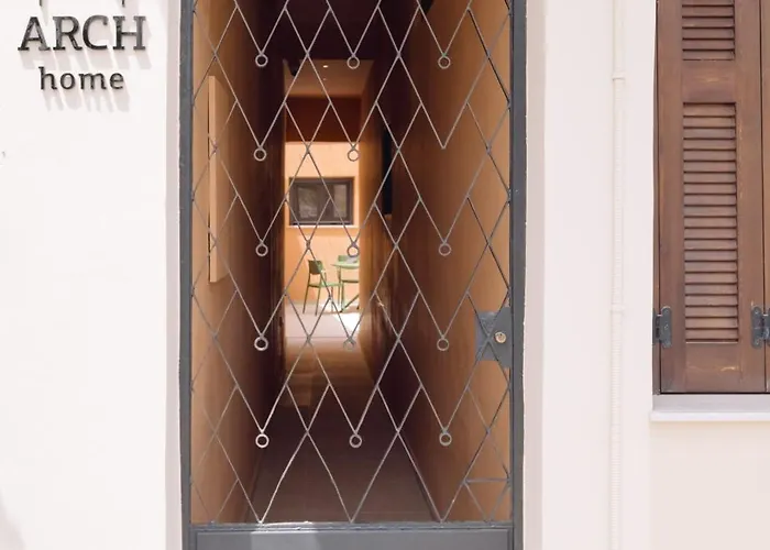 Arch Home, Luxury With Private Parking