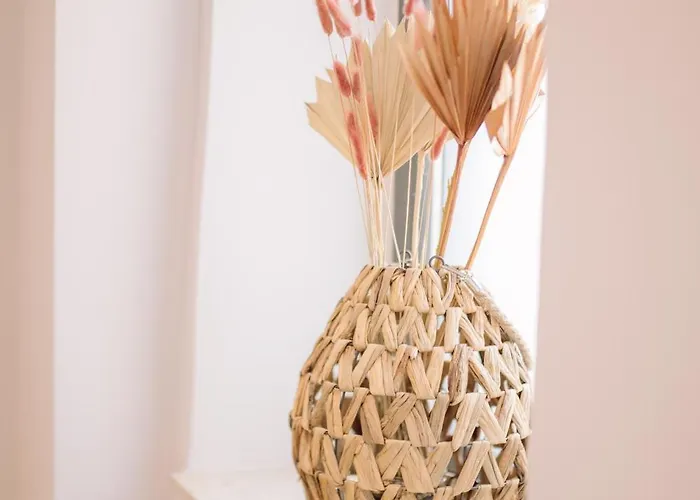 Arch Home, Luxury With Private Parking *