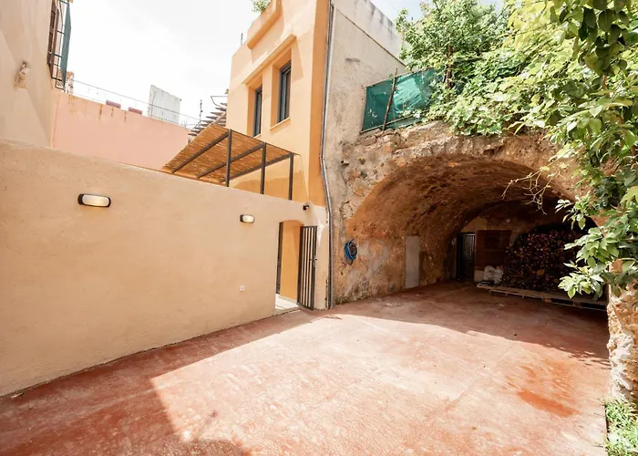 Arch Home, Luxury With Private Parking La Canée