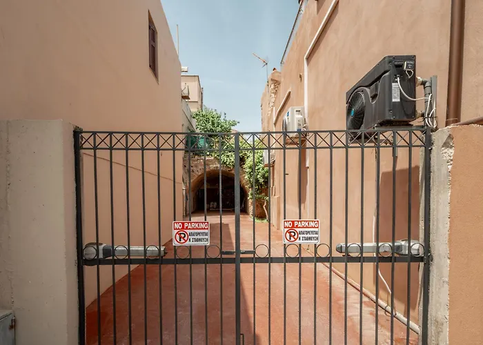 Arch Home, Luxury With Private Parking * La Canée