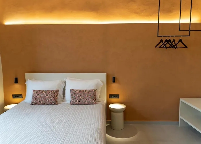 Arch Home, Luxury With Private Parking *