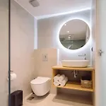 Arch Home, Luxury With Private Parking Prázdninový dům *