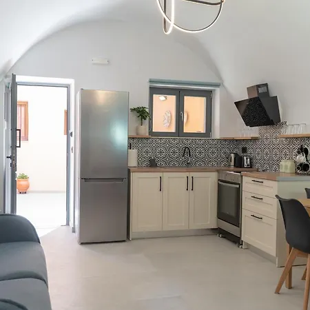 Arch Home, Luxury With Private Parking بيت للعطل